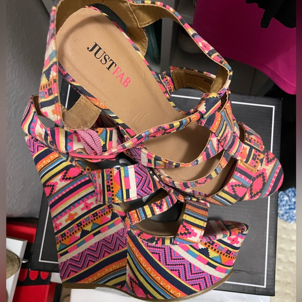 NEVER WORN Just Fab Multiple Color Wedge Sandals Size 8.5